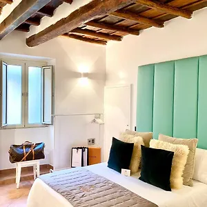 Apartment Palace Fontana Di Trevi, Rome